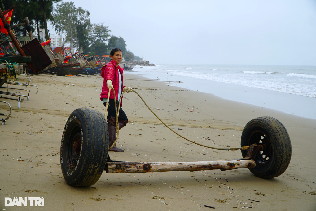Ngư dân săn cá khoai, kiếm tiền triệu ngày đầu năm mới - 5 Ngư dân săn cá khoai, kiếm tiền triệu ngày đầu năm mới - 5
