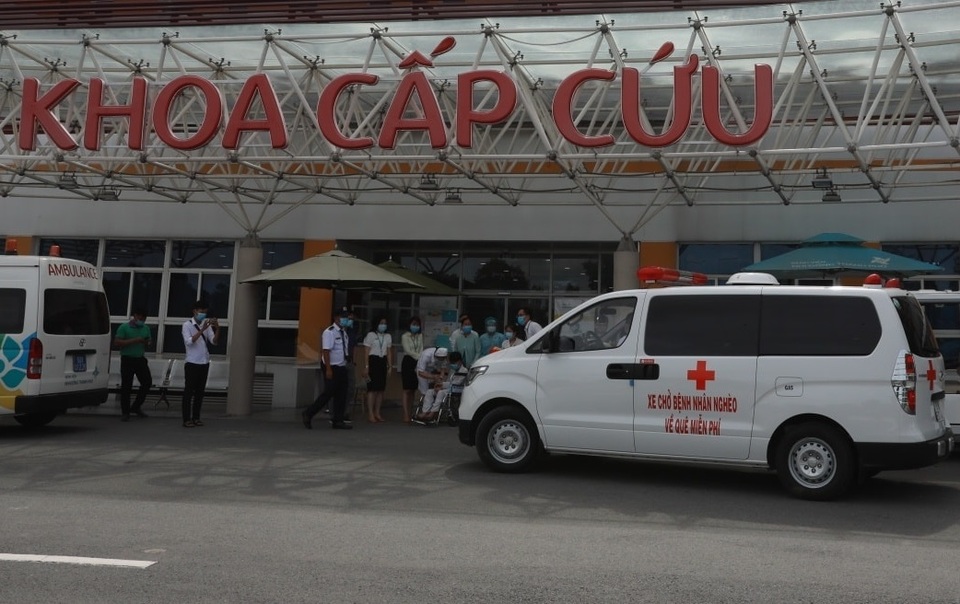 Ông Đoàn Ngọc Hải đưa bệnh nhi mồ côi viêm cơ tim tối cấp về quê - 6 Ông Đoàn Ngọc Hải đưa bệnh nhi mồ côi viêm cơ tim tối cấp về quê - 6