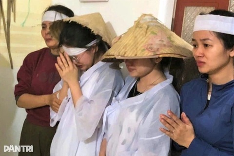 Bố mất vì ung thư, mẹ đuối nước tử vong, 3 chị em bơ vơ