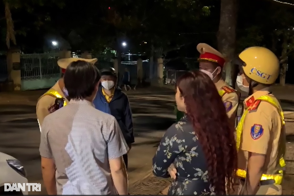 Nhiều cán bộ né tránh kiểm tra nồng độ cồn - 2 Nhiều cán bộ né tránh kiểm tra nồng độ cồn - 2