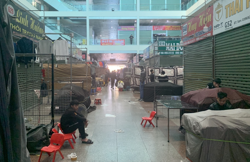 Lạ chưa từng thấy: Tiểu thương chợ Ninh Hiệp đồng loạt đóng cửa áp Tết - 1 Lạ chưa từng thấy: Tiểu thương chợ Ninh Hiệp đồng loạt đóng cửa áp Tết - 1