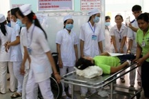 Hàng trăm công nhân ngộ độc thực phẩm do thức ăn nhiễm tụ cầu vàng