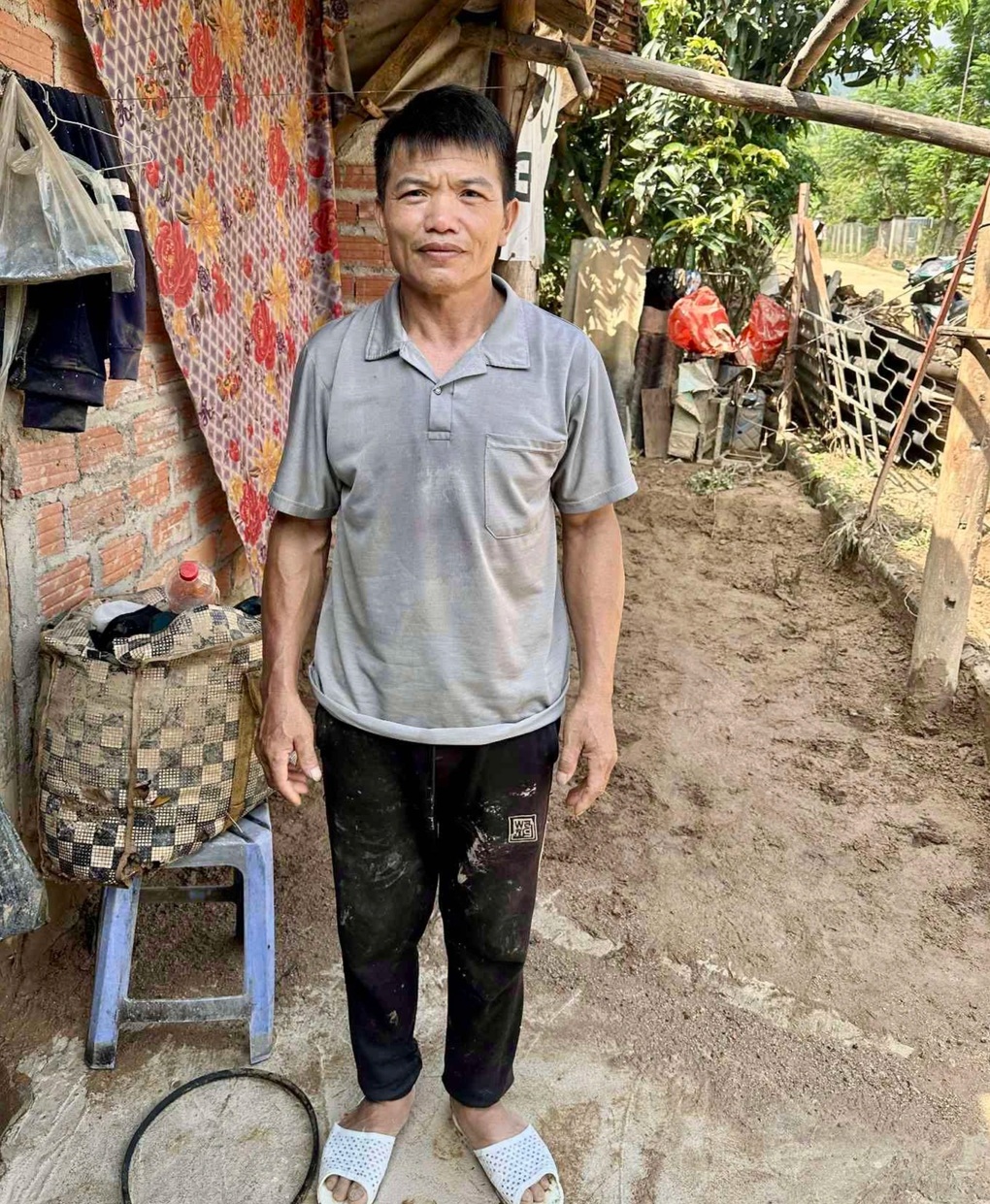 Hành động dứt khoát của người hùng ở Sơn La cứu người bị nước lũ cuốn - 1