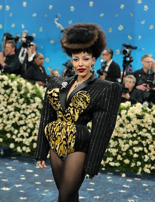 Lisa diện mốt nội y gợi cảm, đối lập với Jennie kín đáo tại Met Gala - 14