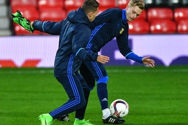 Cầu thủ FC Rostov hứng khởi làm quen sân Old Trafford