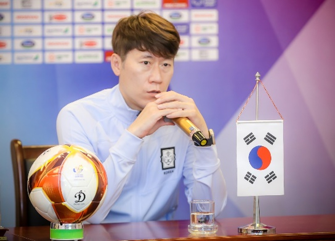 HLV Kim Eun Jung: U20 Hàn Quốc có 6-7 cầu thủ là sinh viên - 1 HLV Kim Eun Jung: U20 Hàn Quốc có 6-7 cầu thủ là sinh viên - 1