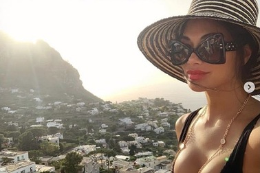 Nicole Scherzinger khoe ngực khủng với áo gợi cảm