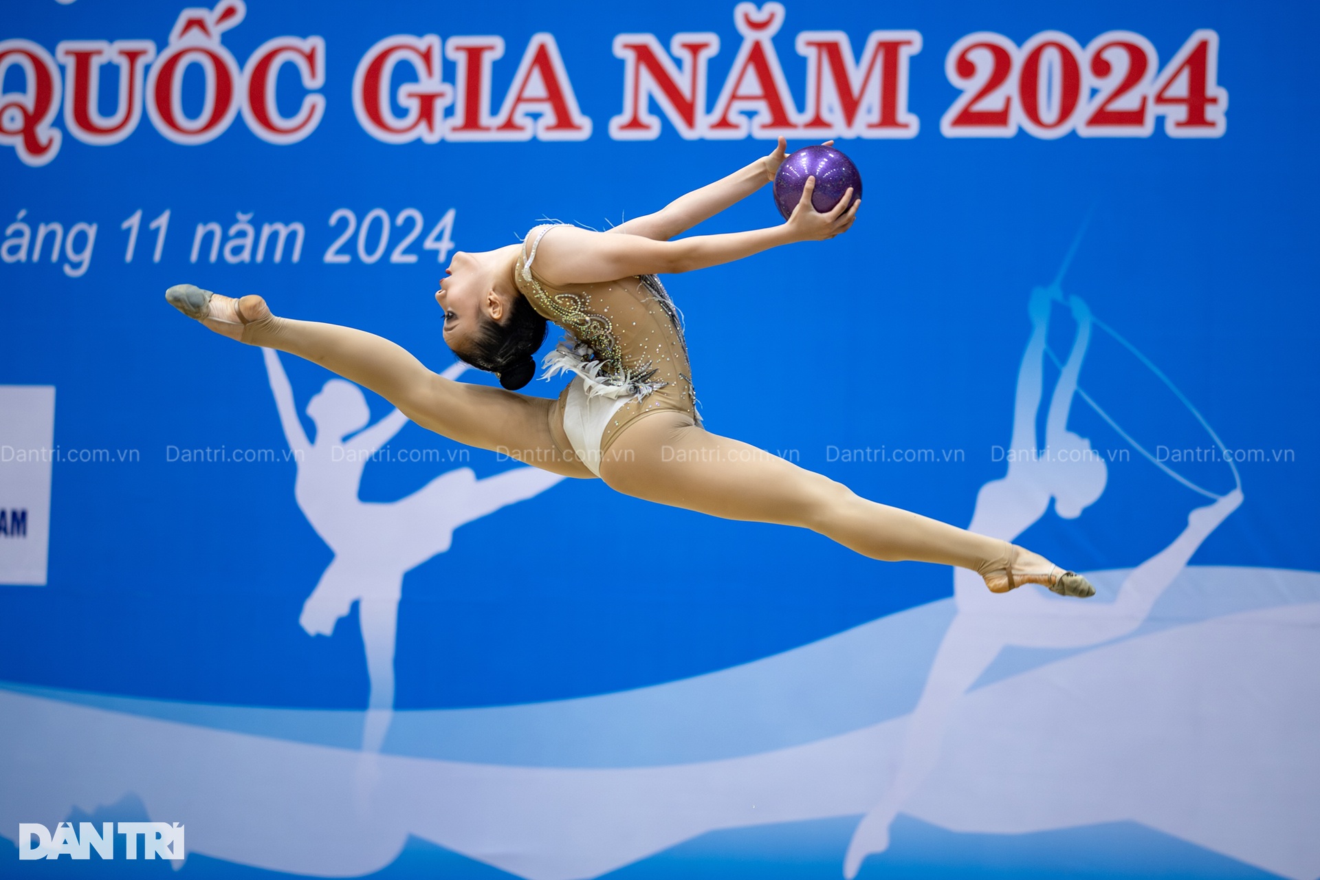 Ngắm các nữ VĐV xinh đẹp tranh tài ở giải Thể dục nghệ thuật quốc gia - 4 Ngắm các nữ VĐV xinh đẹp tranh tài ở giải Thể dục nghệ thuật quốc gia - 4
