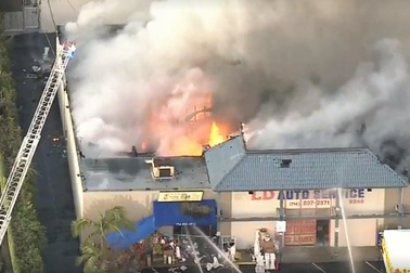 Cháy lớn tại thương xá Phước Lộc Thọ của người Việt ở quận Cam, Mỹ