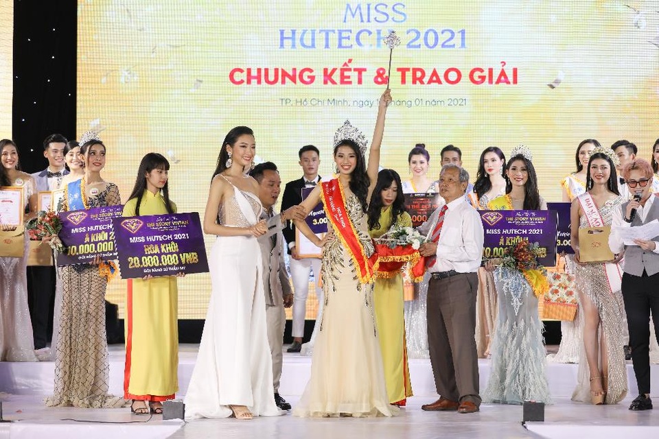 Ngồi ghế nóng Miss HUTECH 2021, nhà báo Phước Lập ngỡ ngàng: HUTECH làm vậy rồi ai làm lại? - 5 Ngồi ghế nóng Miss HUTECH 2021, nhà báo Phước Lập ngỡ ngàng: HUTECH làm vậy rồi ai làm lại? - 5