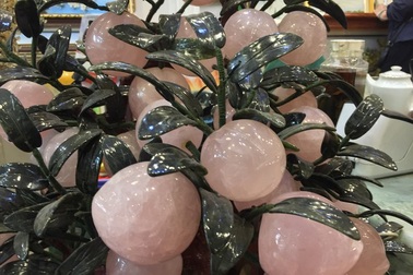 Trăm triệu sắm đào thạch anh, mai mã não trưng Tết