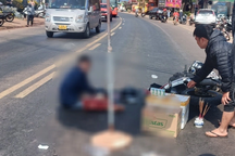 Gặp nạn trên đường về quê ăn Tết, bố khóc nghẹn ôm thi thể con gái 3 tuổi