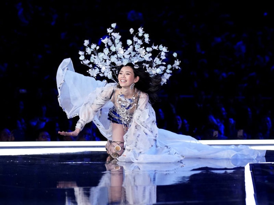 Những khoảnh khắc đáng nhớ trong 23 năm trình diễn của Victoria’s Secret - 16 Những khoảnh khắc đáng nhớ trong 23 năm trình diễn của Victoria’s Secret - 16