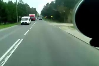 Phải nhận bài học vì vứt rác ra giữa đường