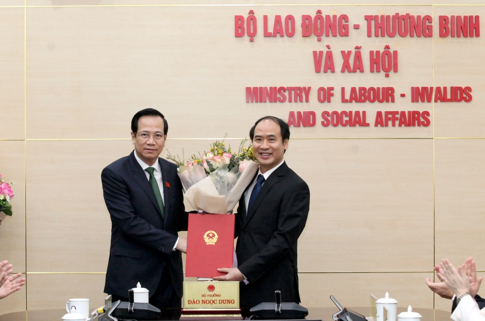 Trao quyết định bổ nhiệm Thứ trưởng Bộ Lao động - Thương binh và Xã hội - 1 Trao quyết định bổ nhiệm Thứ trưởng Bộ Lao động - Thương binh và Xã hội - 1