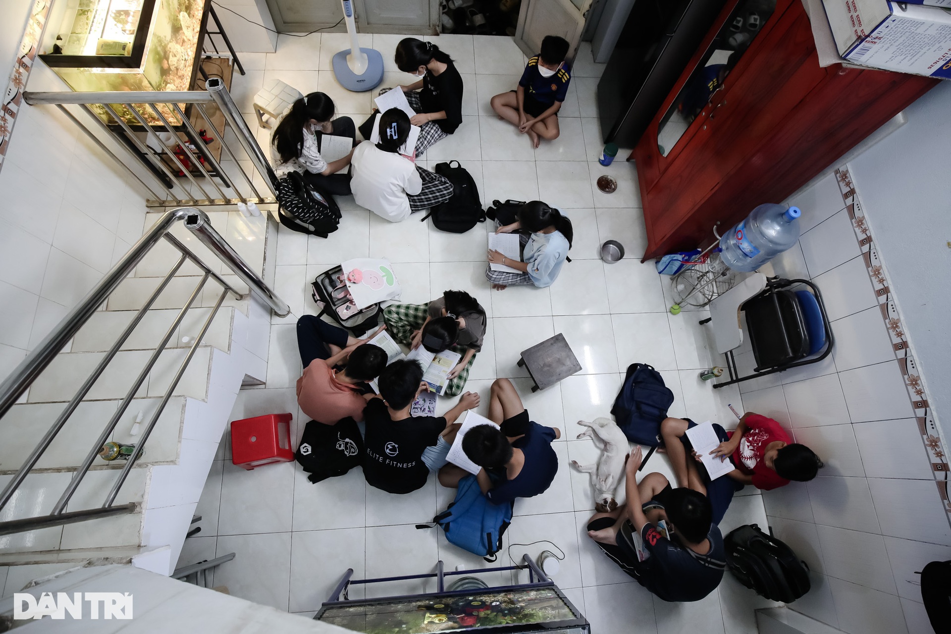Thầy giáo công nhân bán gà, vịt mua sách vở cho học sinh nghèo - 10 Thầy giáo công nhân bán gà, vịt mua sách vở cho học sinh nghèo - 10