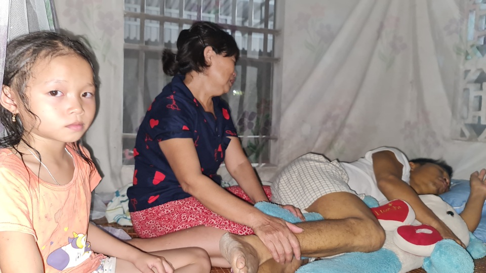 Nghẹn lòng chàng sinh viên nghèo cầu xin sự sống cho bố mẹ - 5 Nghẹn lòng chàng sinh viên nghèo cầu xin sự sống cho bố mẹ - 5