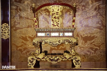 Đưa "bản sao" ngai vàng phục vụ khách tham quan khu di sản Huế