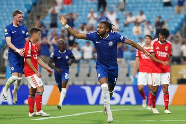 Chelsea đánh bại Benfica sau gần 5 tiếng thi đấu, chờ đợi