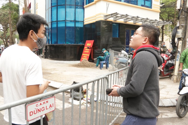 Phố Trúc Bạch: Cách ly, khử trùng và được tiếp tế nhu yếu phẩm - 11 Phố Trúc Bạch: Cách ly, khử trùng và được tiếp tế nhu yếu phẩm - 11