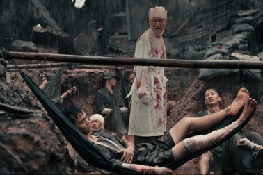 Mưa đỏ: Khi lịch sử hóa thành những giọt nước mắt trên màn ảnh