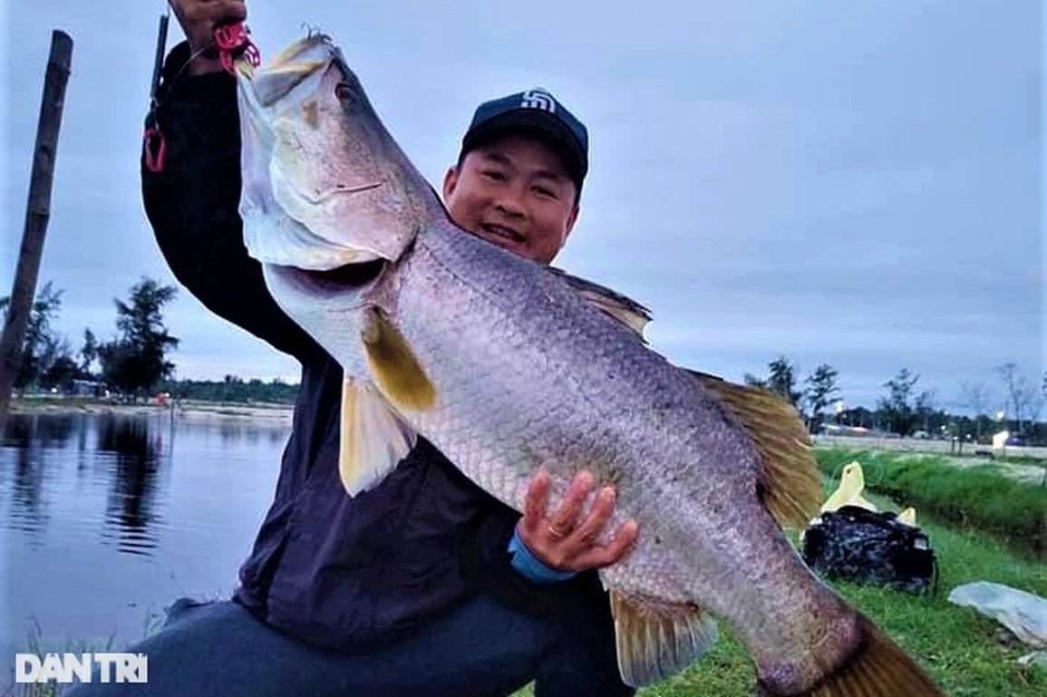 Đầu năm, cần thủ háo hức săn thủy quái trên sông Trường Giang - 8 Đầu năm, cần thủ háo hức săn thủy quái trên sông Trường Giang - 8