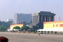 Hà Nội kiểm tra tòa nhà cao vút, lạc lõng bên Lăng Bác