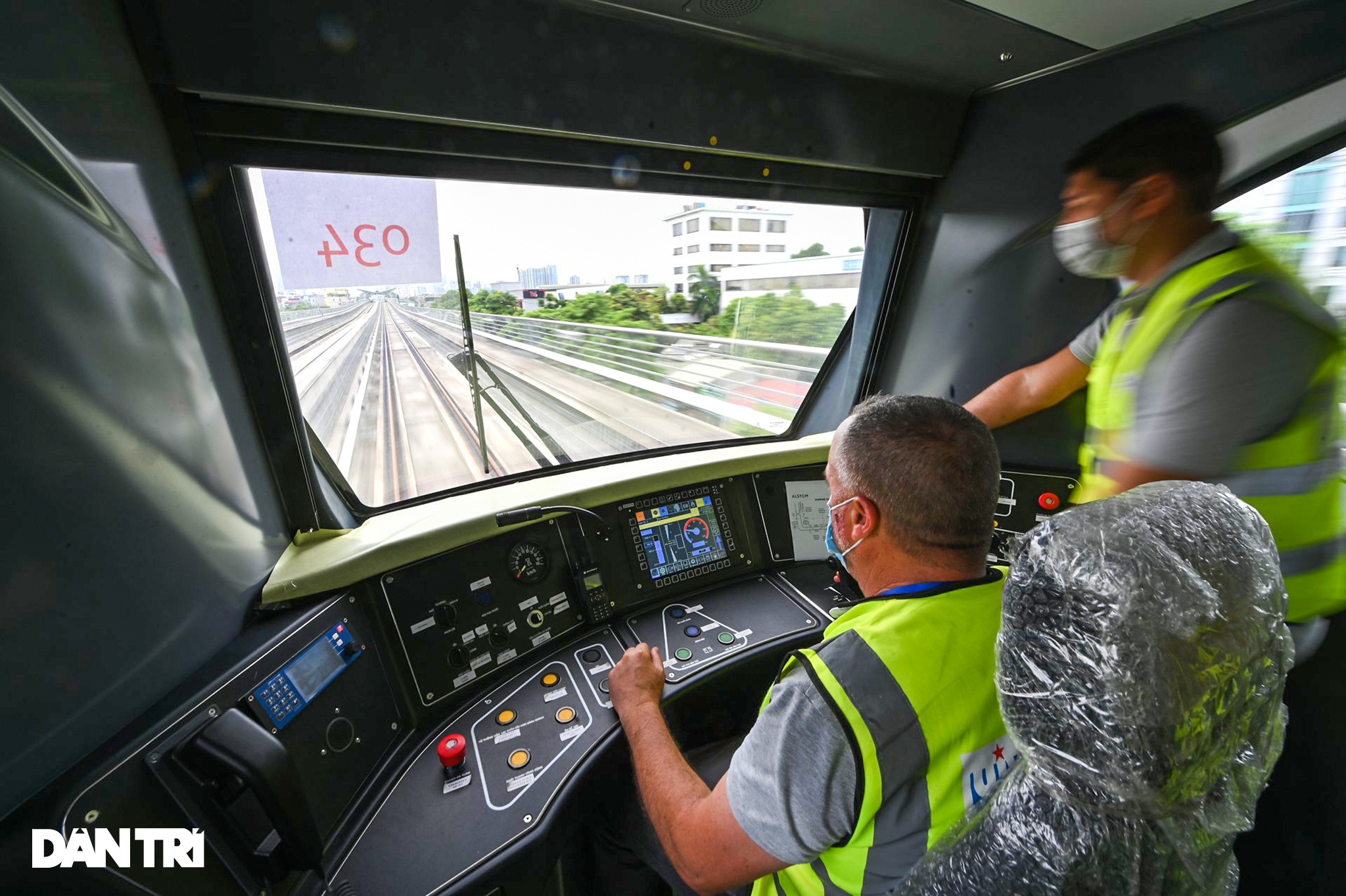 Cận cảnh đoàn tàu chạy thử toàn tuyến phần trên cao Metro Nhổn - ga Hà Nội - 3 Cận cảnh đoàn tàu chạy thử toàn tuyến phần trên cao Metro Nhổn - ga Hà Nội - 3