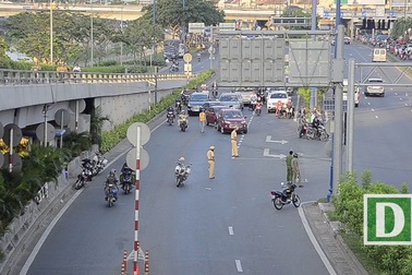 Phong toả hầm Thủ Thiêm suốt nhiều giờ vì lật xe ben chở đất