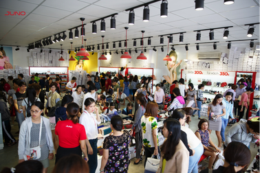 Sale khủng “giày chống ế” gây xôn xao cộng đồng mạng