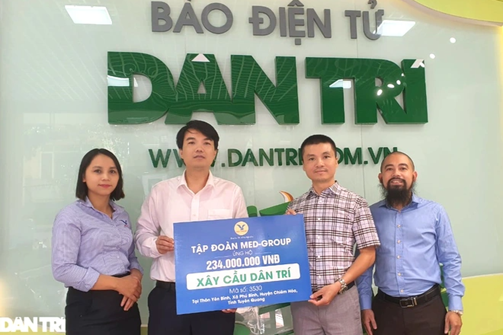 Tập đoàn MED-GROUP trao ủng hộ 234 triệu đồng xây cầu Dân trí - 2 Tập đoàn MED-GROUP trao ủng hộ 234 triệu đồng xây cầu Dân trí - 2