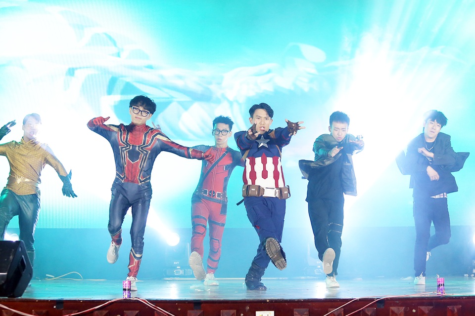 Sinh viên Báo chí hóa siêu anh hùng đón “ma mới” - 1 Sinh viên Báo chí hóa siêu anh hùng đón “ma mới” - 1