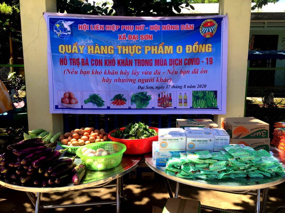 Ấm lòng “phiên chợ 0 đồng” cho người nghèo giữa dịch Covid-19 - 4 Ấm lòng “phiên chợ 0 đồng” cho người nghèo giữa dịch Covid-19 - 4