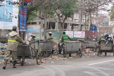 “Giải phóng” lượng rác khổng lồ ứ đọng ở TP Vinh