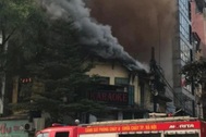 Hà Nội: Cháy nhà 2 tầng trên phố Tôn Đức Thắng, lan sang một ngân hàng