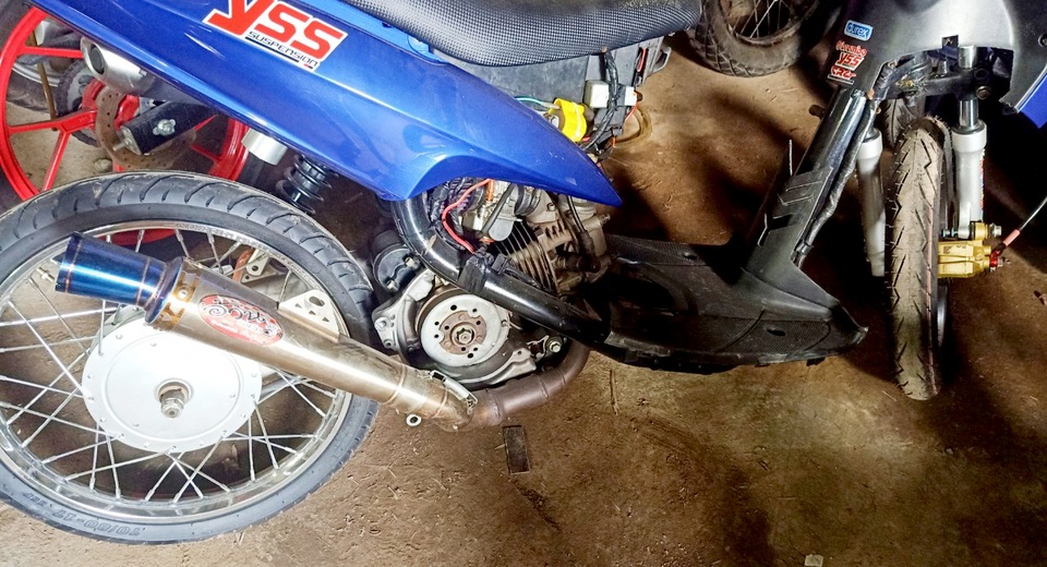 Quái xế liên tiếp chặn đường để đua tốc độ ở Sài Gòn - 2 Quái xế liên tiếp chặn đường để đua tốc độ ở Sài Gòn - 2