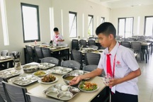 Chủ tịch tỉnh yêu cầu xác minh việc bữa ăn bán trú phải đóng 2 lần thuế