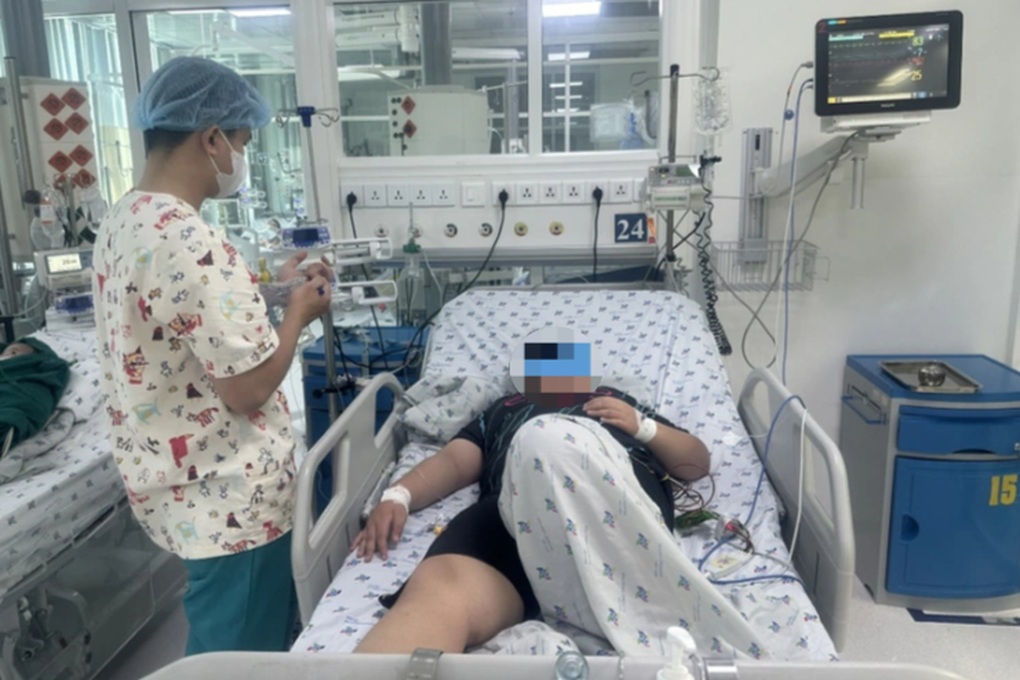 12 tuổi nhưng nặng hơn 80kg, cậu bé nguy kịch sau 3 ngày sốt - 1 12 tuổi nhưng nặng hơn 80kg, cậu bé nguy kịch sau 3 ngày sốt - 1