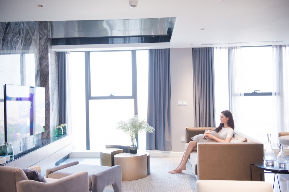 Hoa hậu Lương Thùy Linh khoe nhà mới mua sau 2 năm đăng quang - 1 Hoa hậu Lương Thùy Linh khoe nhà mới mua sau 2 năm đăng quang - 1