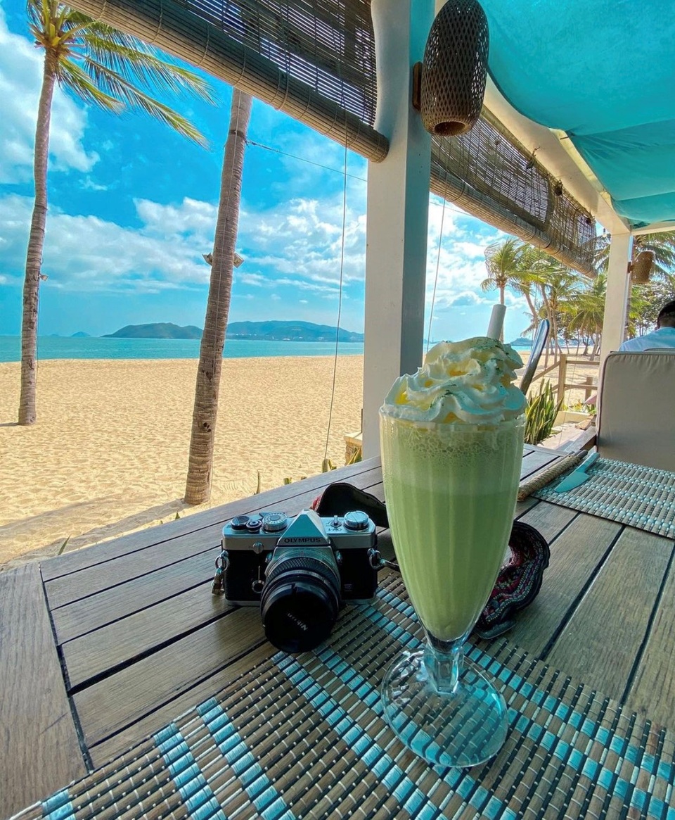 Chụp cháy máy ở 3 quán cà phê view biển hút khách bậc nhất Nha Trang - 5 Chụp cháy máy ở 3 quán cà phê view biển hút khách bậc nhất Nha Trang - 5