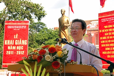 Thủ tướng dự lễ khai giảng tại Trường THPT chuyên Quốc học Huế 