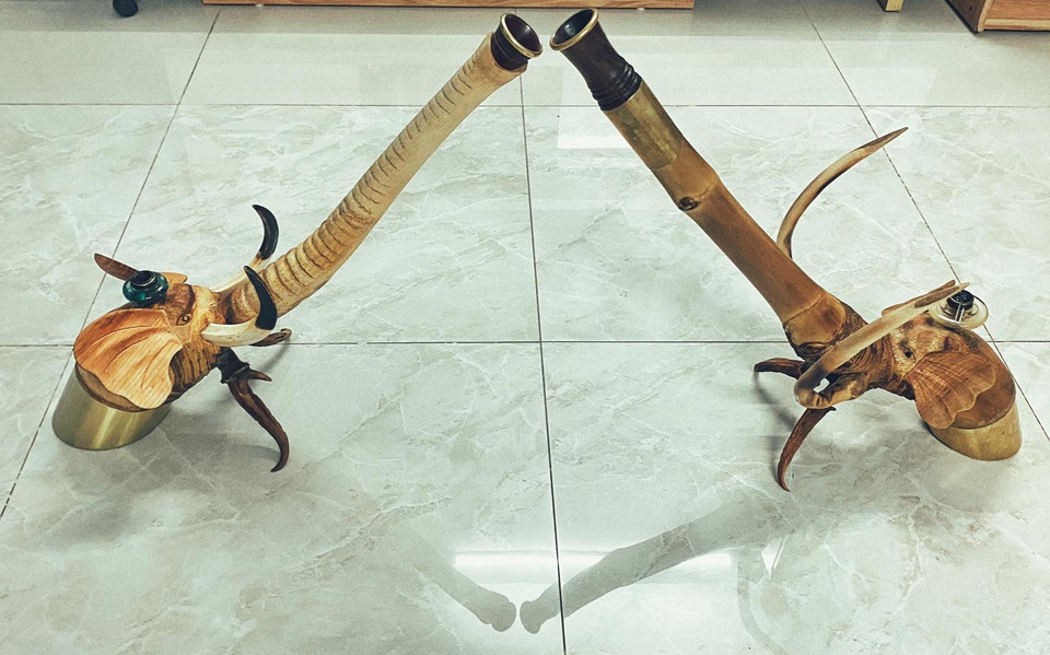 Mục sở thị chiếc điếu cày dát vàng, đại gia có tiền cũng không thể sở hữu - 7 Mục sở thị chiếc điếu cày dát vàng, đại gia có tiền cũng không thể sở hữu - 7