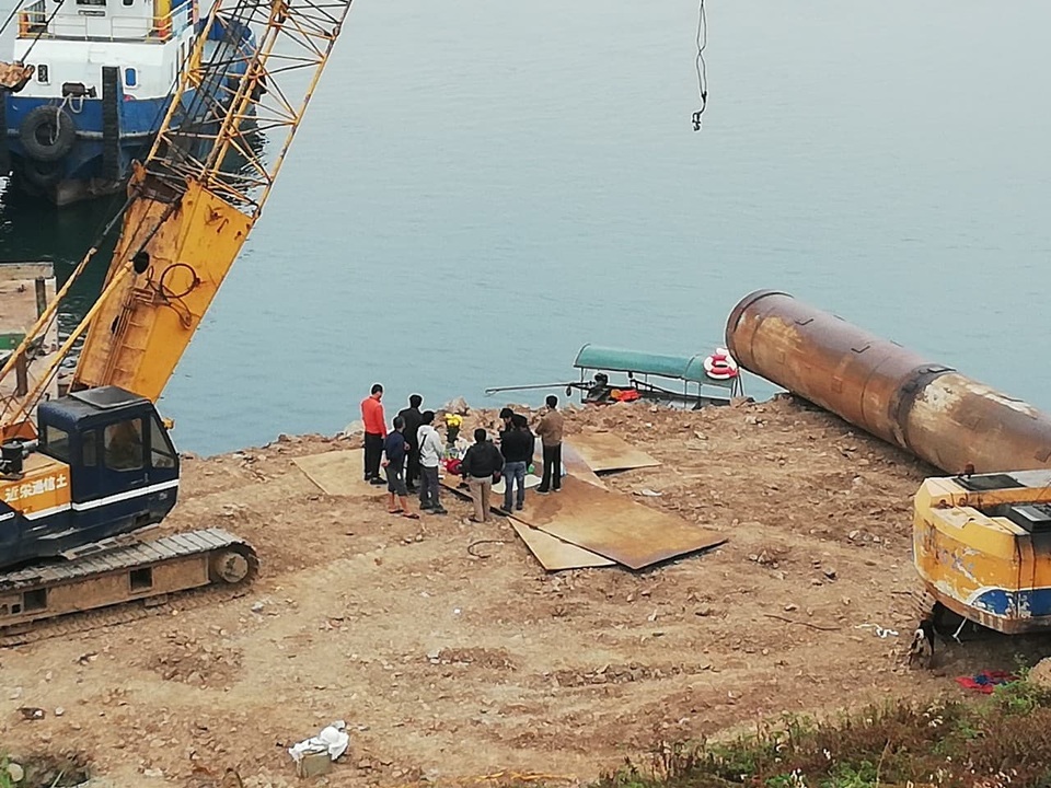 Sập trụ cầu tạm công trình cầu Hòa Bình 2, một người tử vong - 2 Sập trụ cầu tạm công trình cầu Hòa Bình 2, một người tử vong - 2