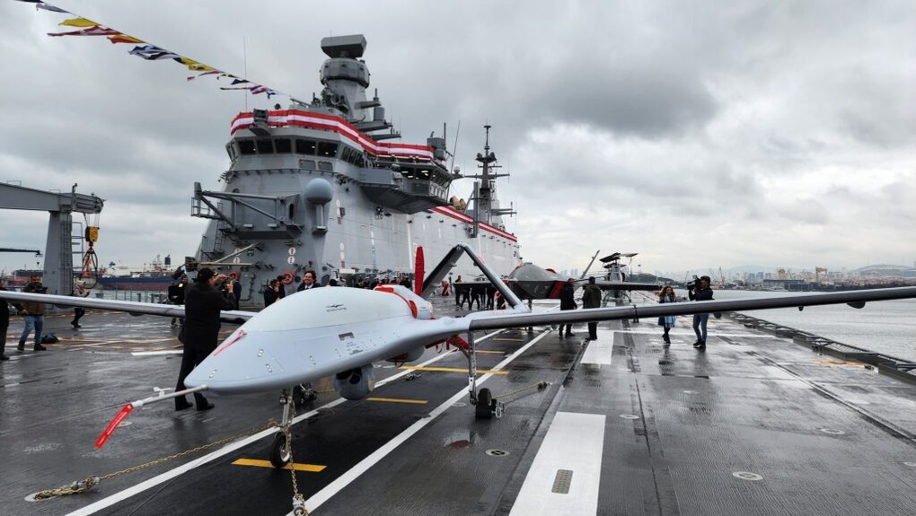 Tàu sân bay đầu tiên trên thế giới dành cho UAV chiến đấu - 2 Tàu sân bay đầu tiên trên thế giới dành cho UAV chiến đấu - 2