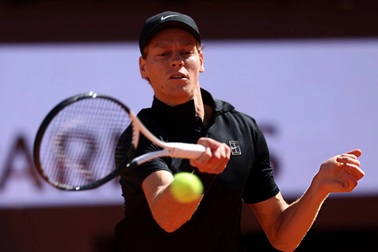 Sinner san bằng kỳ tích của Djokovic sau chiến thắng nhanh tại Rome Masters