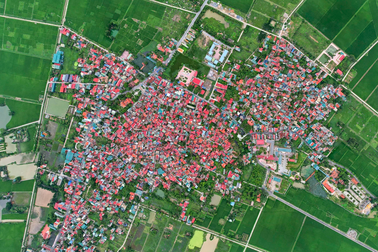 Không gian làng ngoại thành Hà Nội chật chội như trong phố