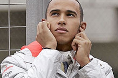 Người hùng F1 bị phạt vì lái xe quá tốc độ