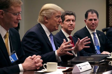 Tân Tổng thống Mỹ Trump hứa cắt giảm thuế, thủ tục hành chính