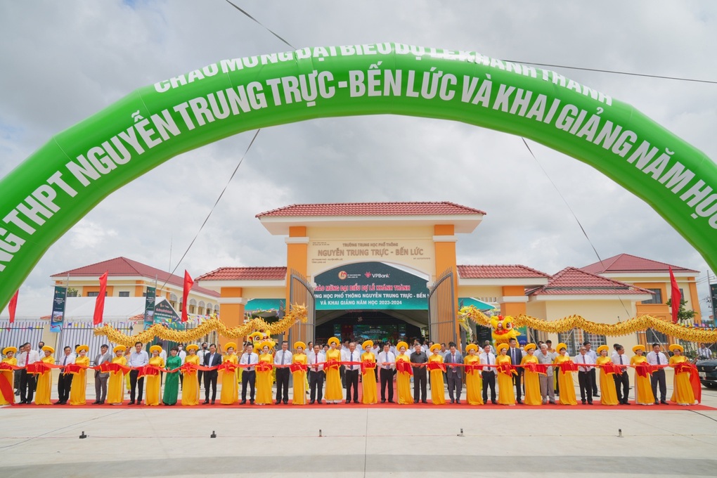 Long An khánh thành Trường THPT Nguyễn Trung Trực - Bến Lức do VPBank tài trợ - 3 Long An khánh thành Trường THPT Nguyễn Trung Trực - Bến Lức do VPBank tài trợ - 3