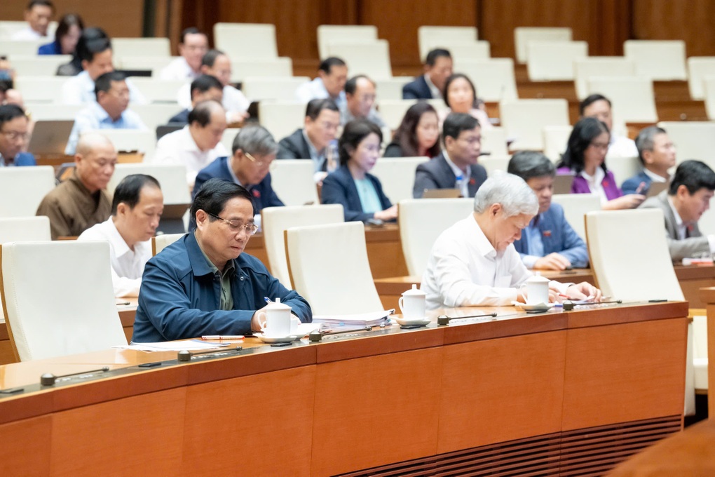 នាយករដ្ឋមន្ត្រី៖ «យើងនឹងថ្លឹងថ្លែងនិងគណនាដើម្បីដំឡើងប្រាក់ខែឆាប់ៗ»—៣ Thủ tướng: “Sẽ cân đối, tính toán để tăng lương sớm” - 3